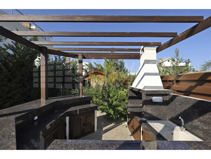 Image No.7-5 Bed House for sale