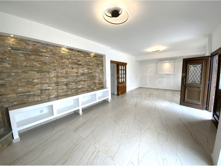 Image No.2-5 Bed House for sale