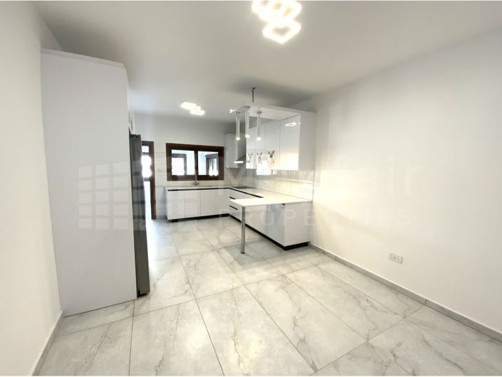 Image No.5-5 Bed House for sale