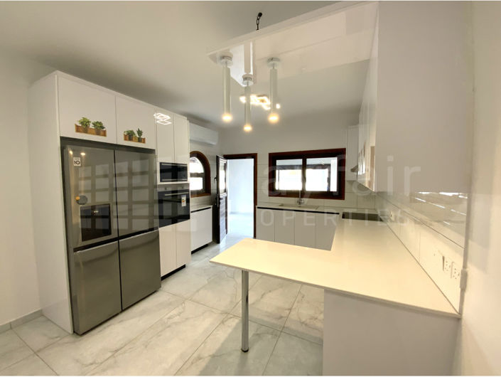 Image No.6-5 Bed House for sale