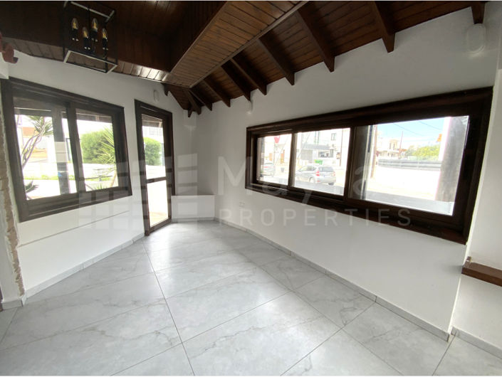 Image No.8-5 Bed House for sale