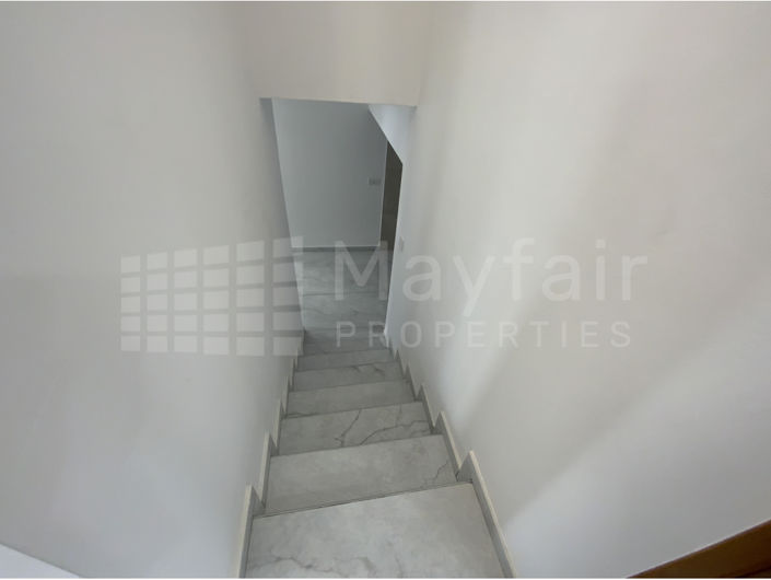 Image No.9-5 Bed House for sale