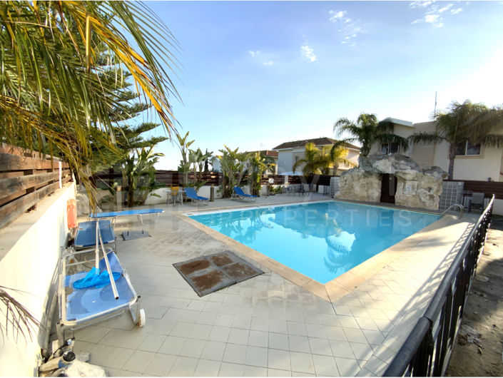 Image No.2-4 Bed House for sale