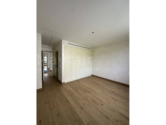 Image No.20-5 Bed House for sale