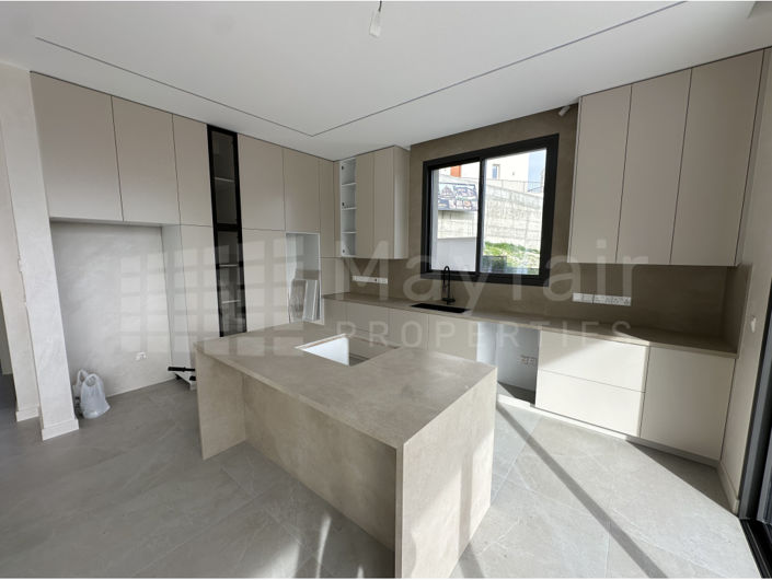 Image No.4-5 Bed House for sale