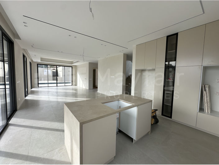 Image No.7-5 Bed House for sale