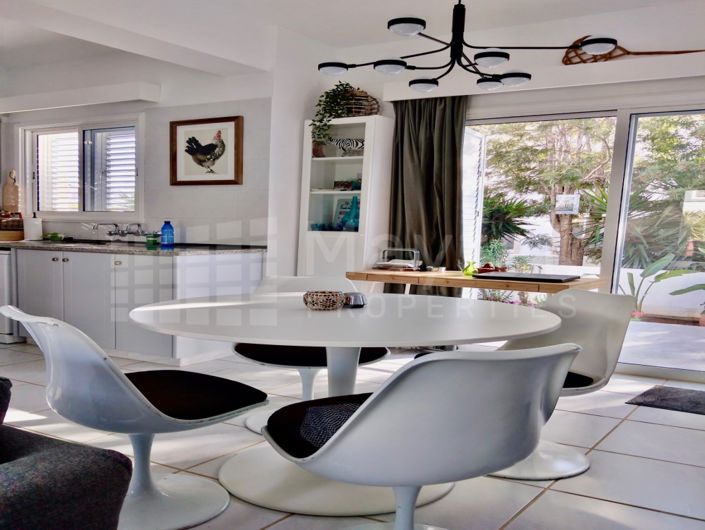 Image No.11-2 Bed House for sale