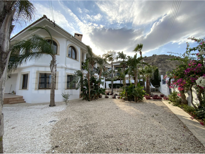 Image No.18-4 Bed House for sale