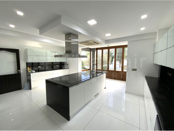 Image No.6-4 Bed House for sale