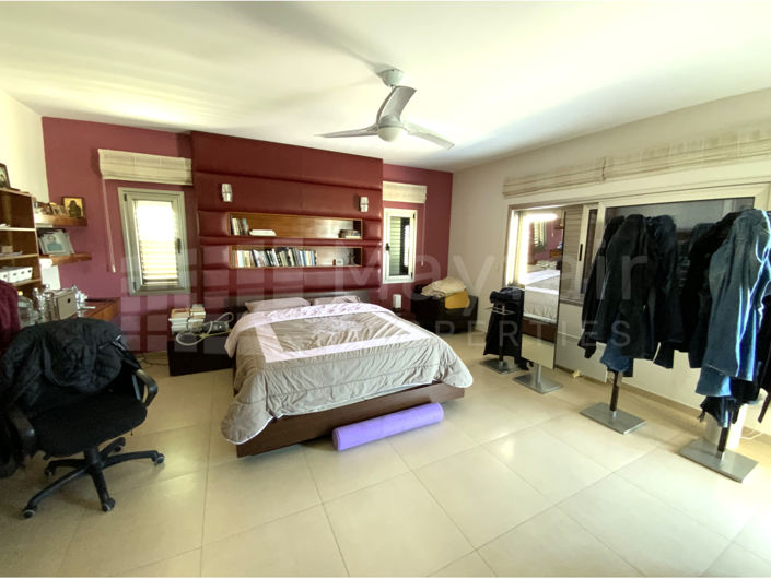 Image No.12-4 Bed House for sale