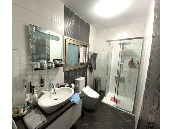 Image No.17-4 Bed House for sale