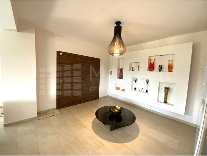 Image No.18-4 Bed House for sale