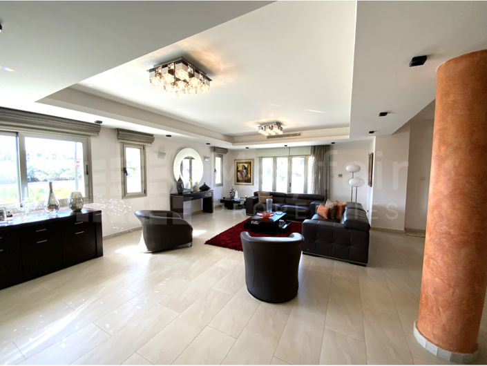 Image No.2-4 Bed House for sale