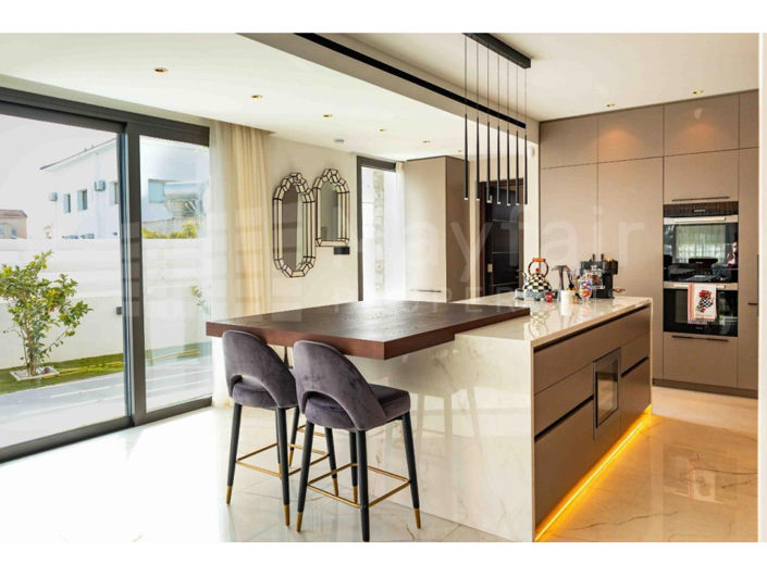 Image No.3-5 Bed House for sale