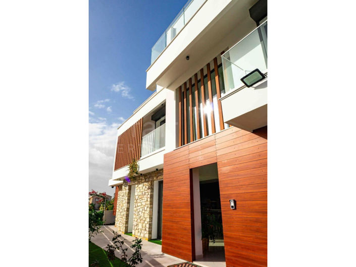 Image No.6-5 Bed House for sale