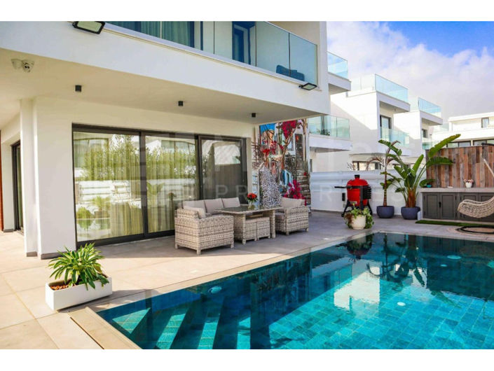 Image No.9-5 Bed House for sale