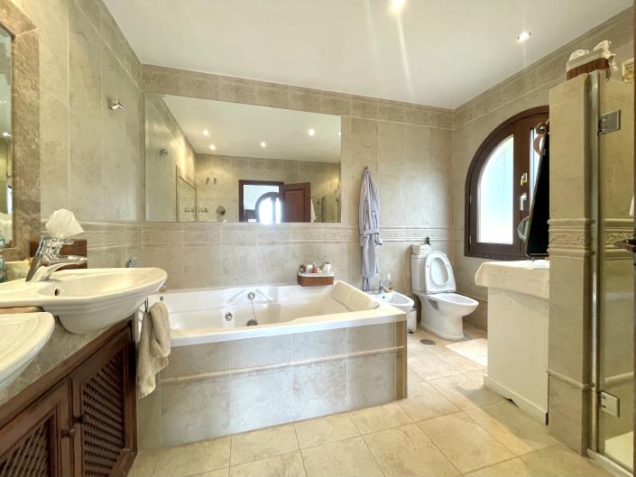 Image No.14-6 Bed House/Villa for sale