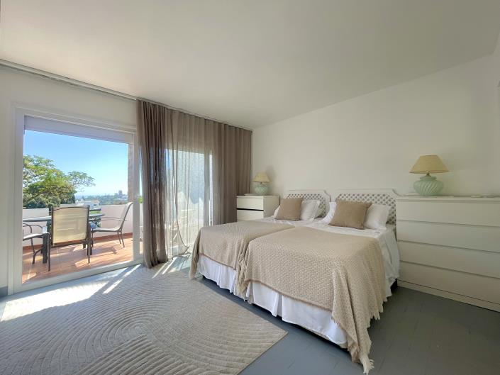 Image No.9-2 Bed Townhouse for sale