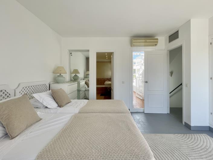 Image No.10-2 Bed Townhouse for sale