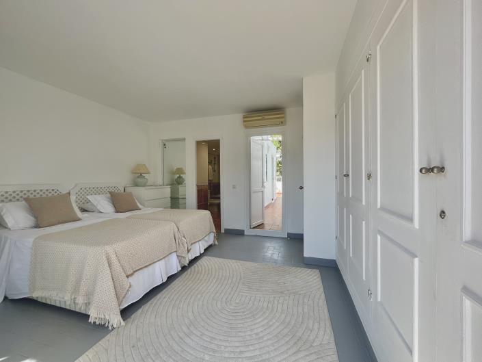 Image No.11-2 Bed Townhouse for sale