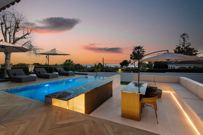 Image No.1-7 Bed Villa for sale