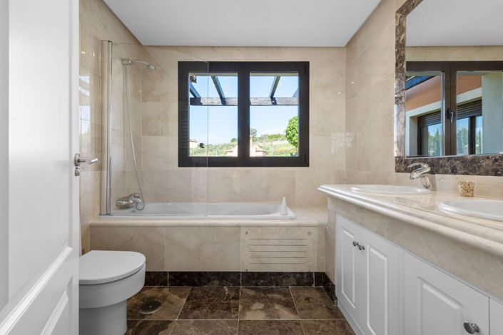 Image No.11-Villa de 4 chambres à vendre à Estepona