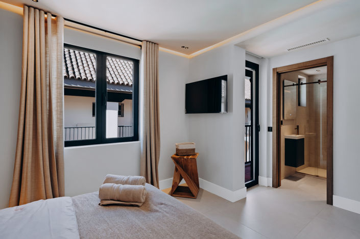 Image No.26-4 Bed House for sale