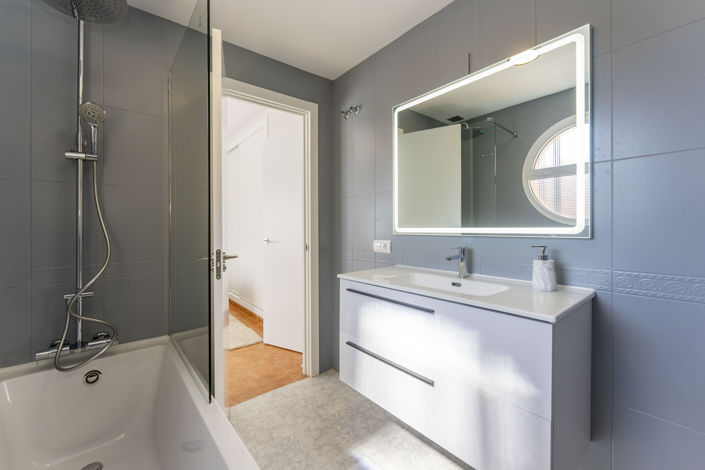 Image No.37-3 Bed Townhouse for sale