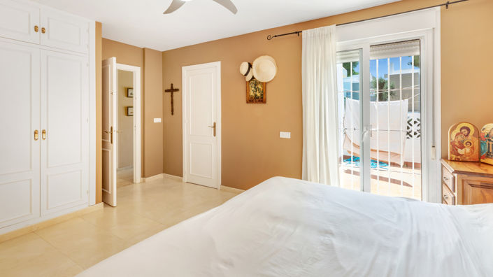 Image No.24-3 Bed Apartment for sale