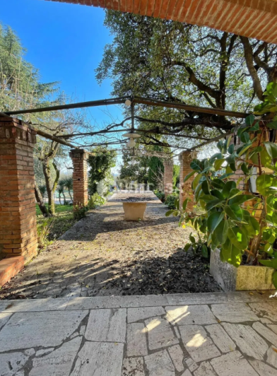 Image No.5-9 Bed Villa for sale