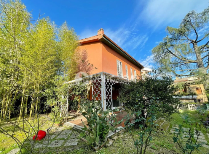 Image No.34-9 Bed Villa for sale