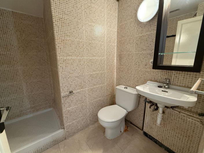 Image No.20-3 Bed Property for sale