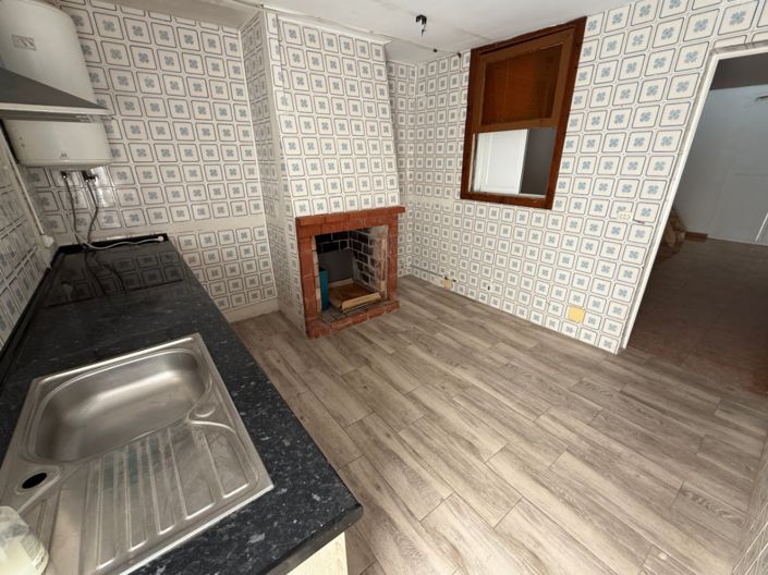 Image No.23-3 Bed Property for sale