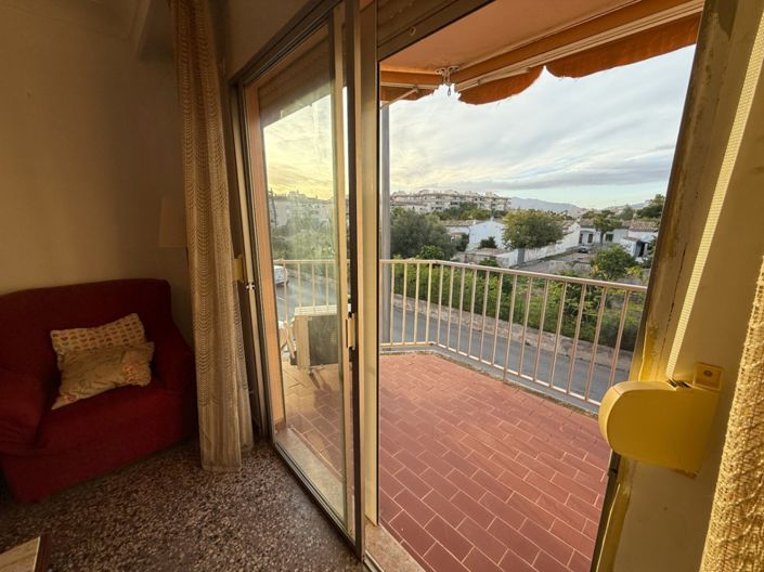 Image No.28-3 Bed Property for sale