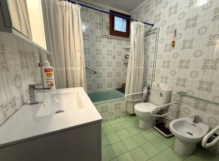 Image No.37-3 Bed Property for sale