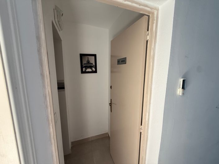 Image No.40-3 Bed Property for sale