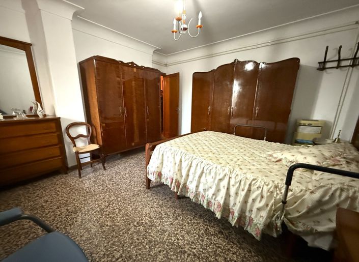 Image No.43-3 Bed Property for sale