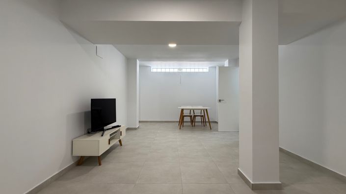 Image No.38-5 Bed House for sale