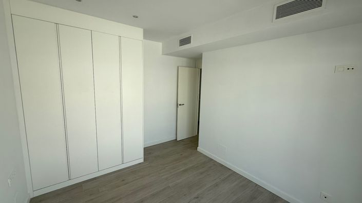 Image No.4-5 Bed House for sale