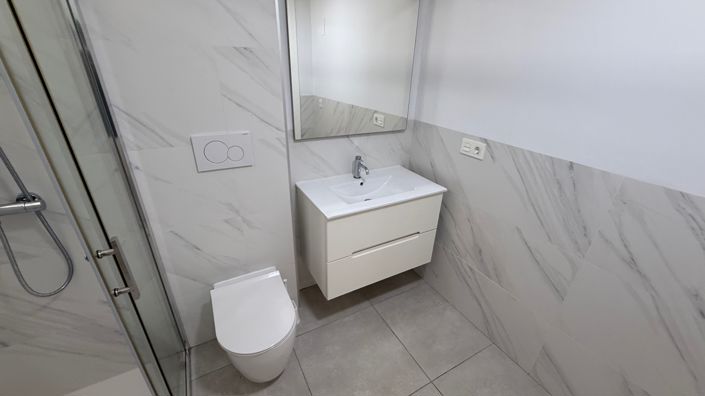 Image No.41-5 Bed House for sale