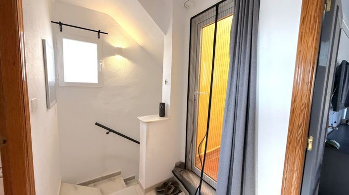 Image No.12-2 Bed House for sale