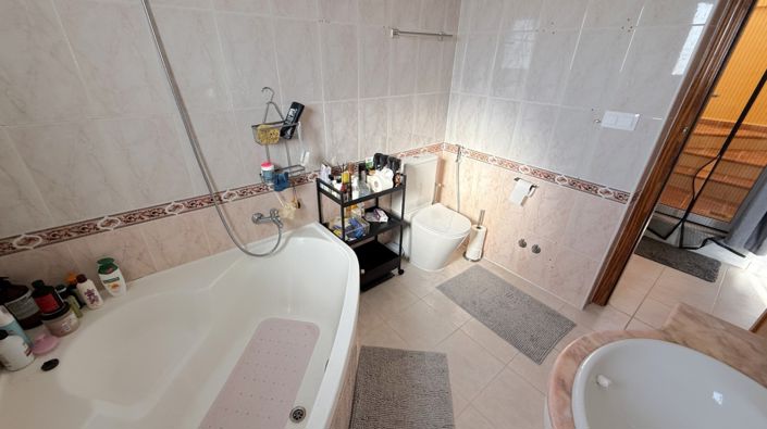 Image No.15-2 Bed House for sale