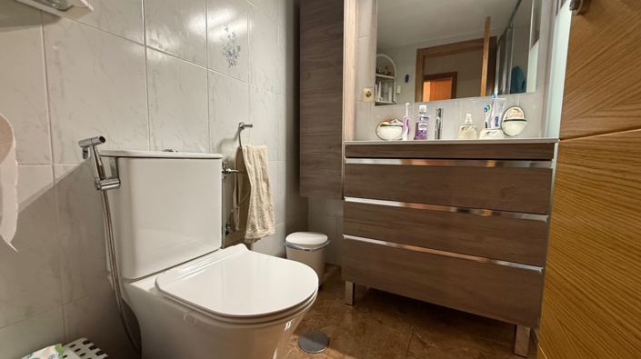 Image No.18-2 Bed Property for sale