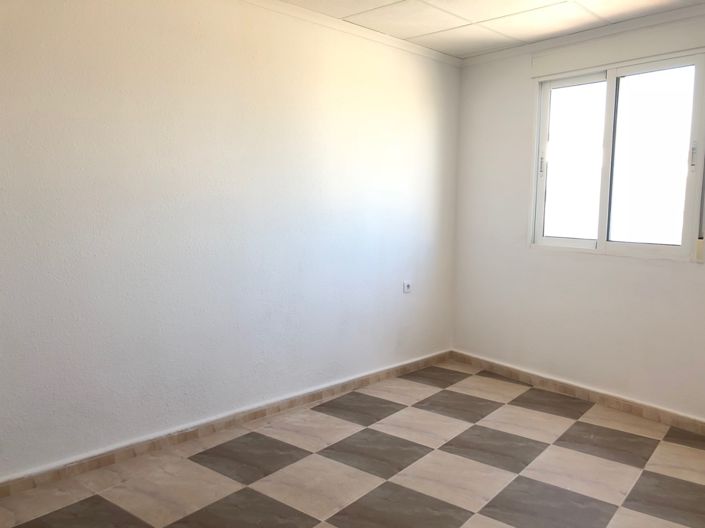 Image No.14-3 Bed House for sale