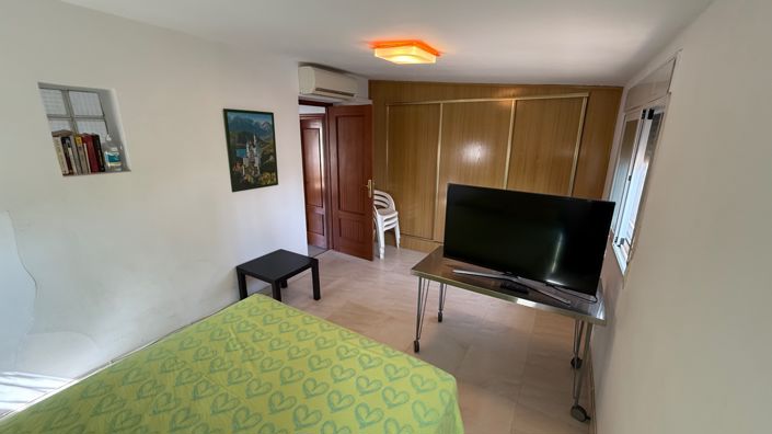 Image No.12-4 Bed Property for sale