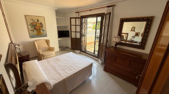 Image No.2-4 Bed Property for sale