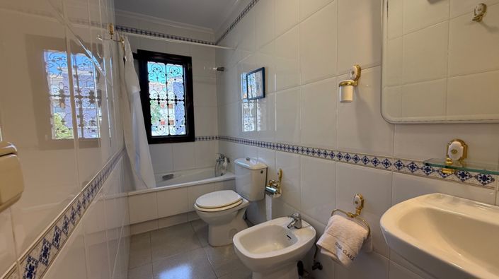 Image No.9-4 Bed Property for sale