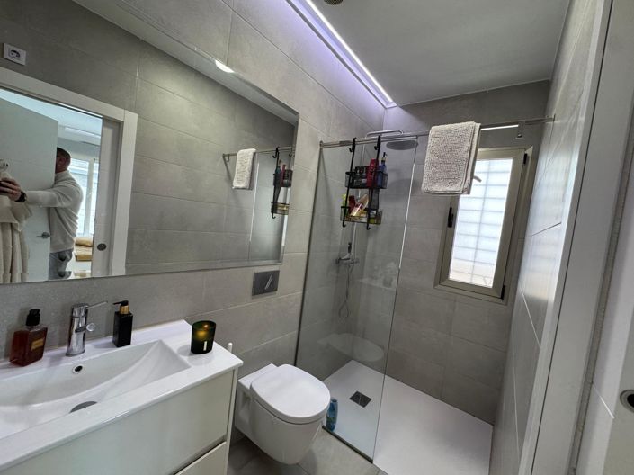 Image No.12-3 Bed Property for sale