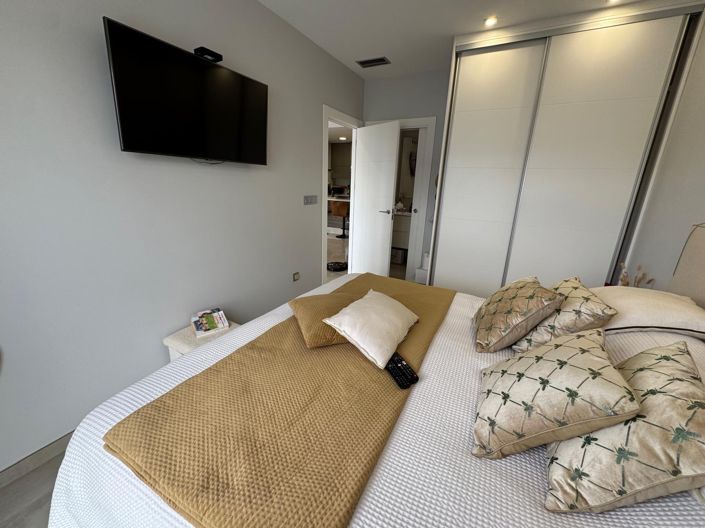 Image No.14-3 Bed Property for sale