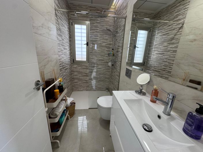 Image No.17-3 Bed Property for sale